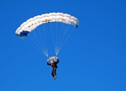 开云体育在线-雷霆对阵广东队，班凯罗攻防两端的统治性表演