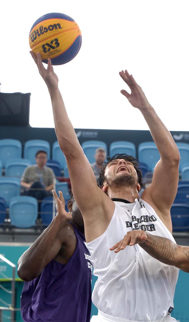 激烈角逐中的胜负,双方鏖战不下 激烈角逐中的胜负,双方鏖战不下