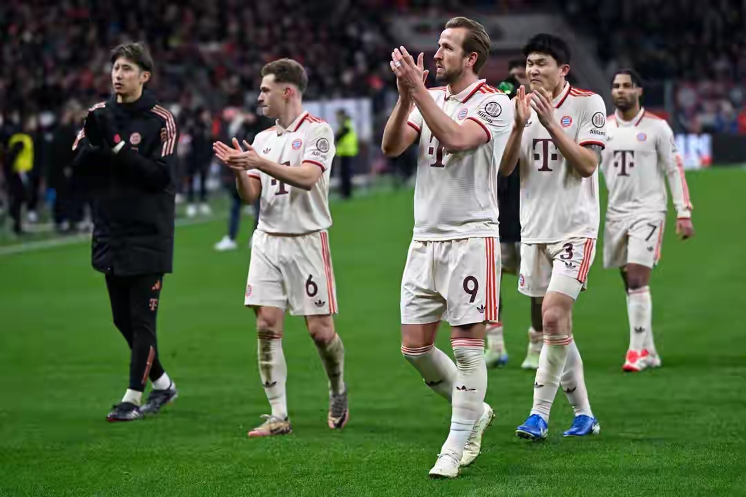 勒沃聚光灯队员专注训练,大胜拜仁慕尼黑的简单介绍 勒沃聚光灯队员专注训练,大胜拜仁慕尼黑的简单介绍