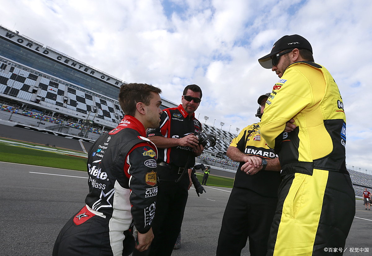 威廉姆斯完胜红牛二队,佩雷兹点燃赛场的简单介绍 威廉姆斯完胜红牛二队,佩雷兹点燃赛场的简单介绍