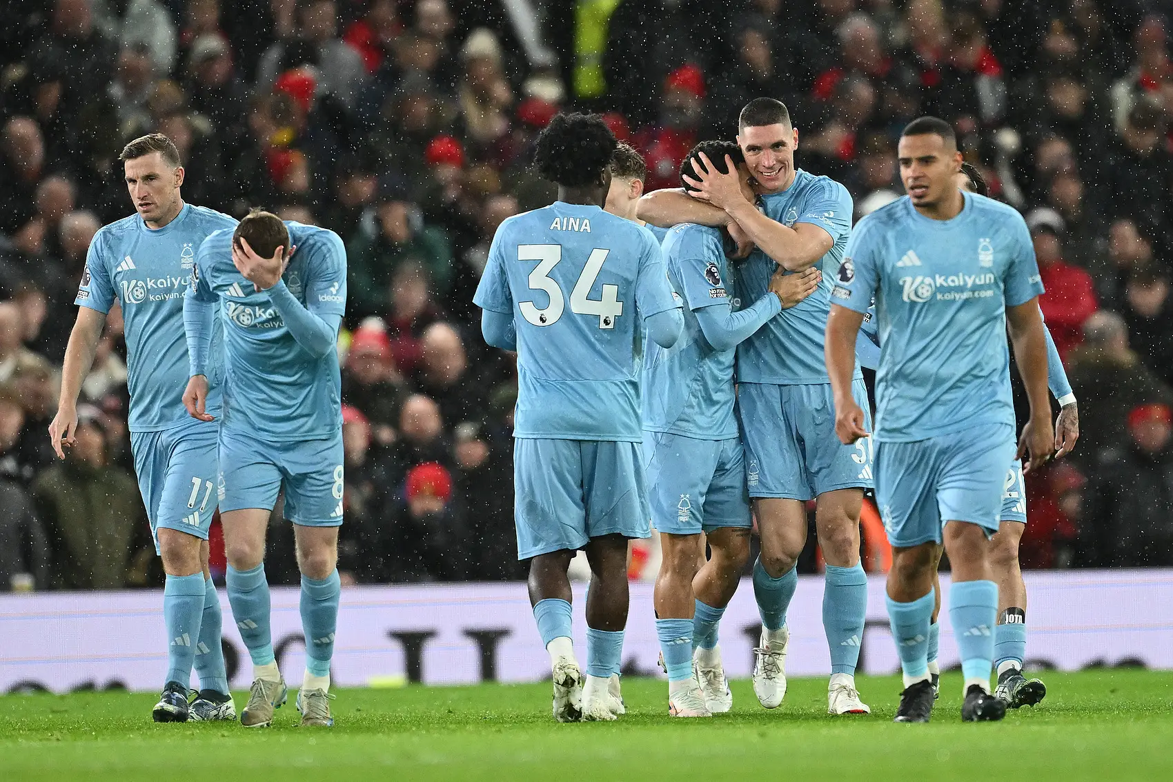 曼联中卫受伤,球队防线薄弱的简单介绍 曼联中卫受伤,球队防线薄弱的简单介绍