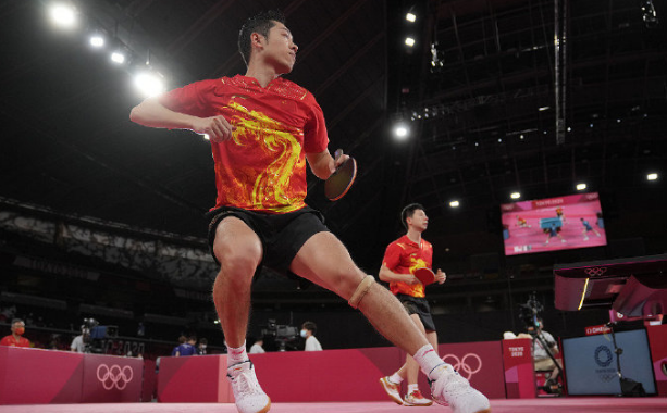 法国队鏖战日本队,许昕统治全场 法国队鏖战日本队,许昕统治全场