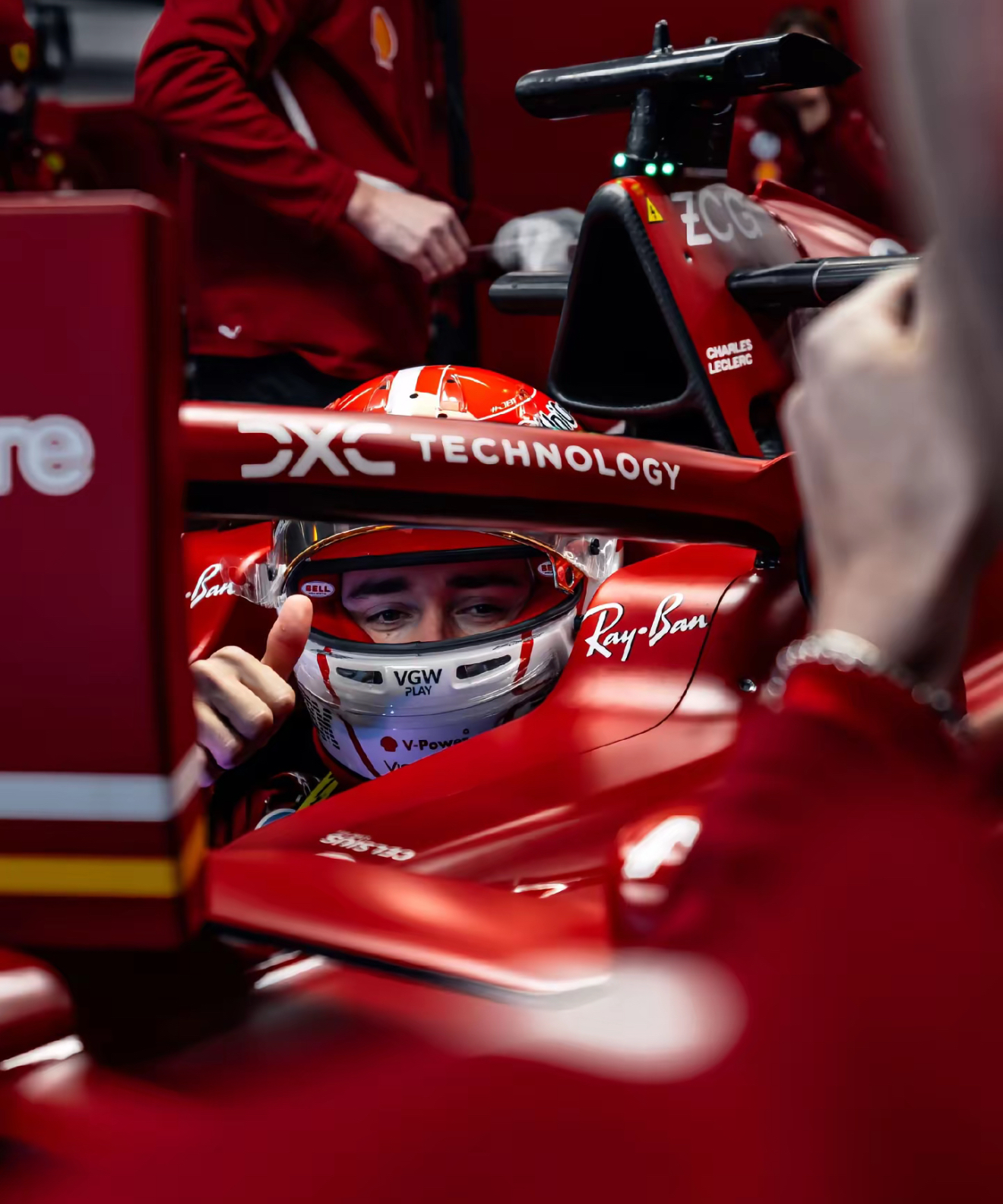 包含哈斯车队翻盘红牛二队，勒克莱尔高光表现的词条