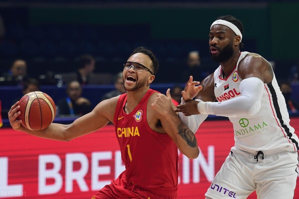 波兰男篮横扫菲律宾男篮，汉密尔顿爆发神勇的简单介绍