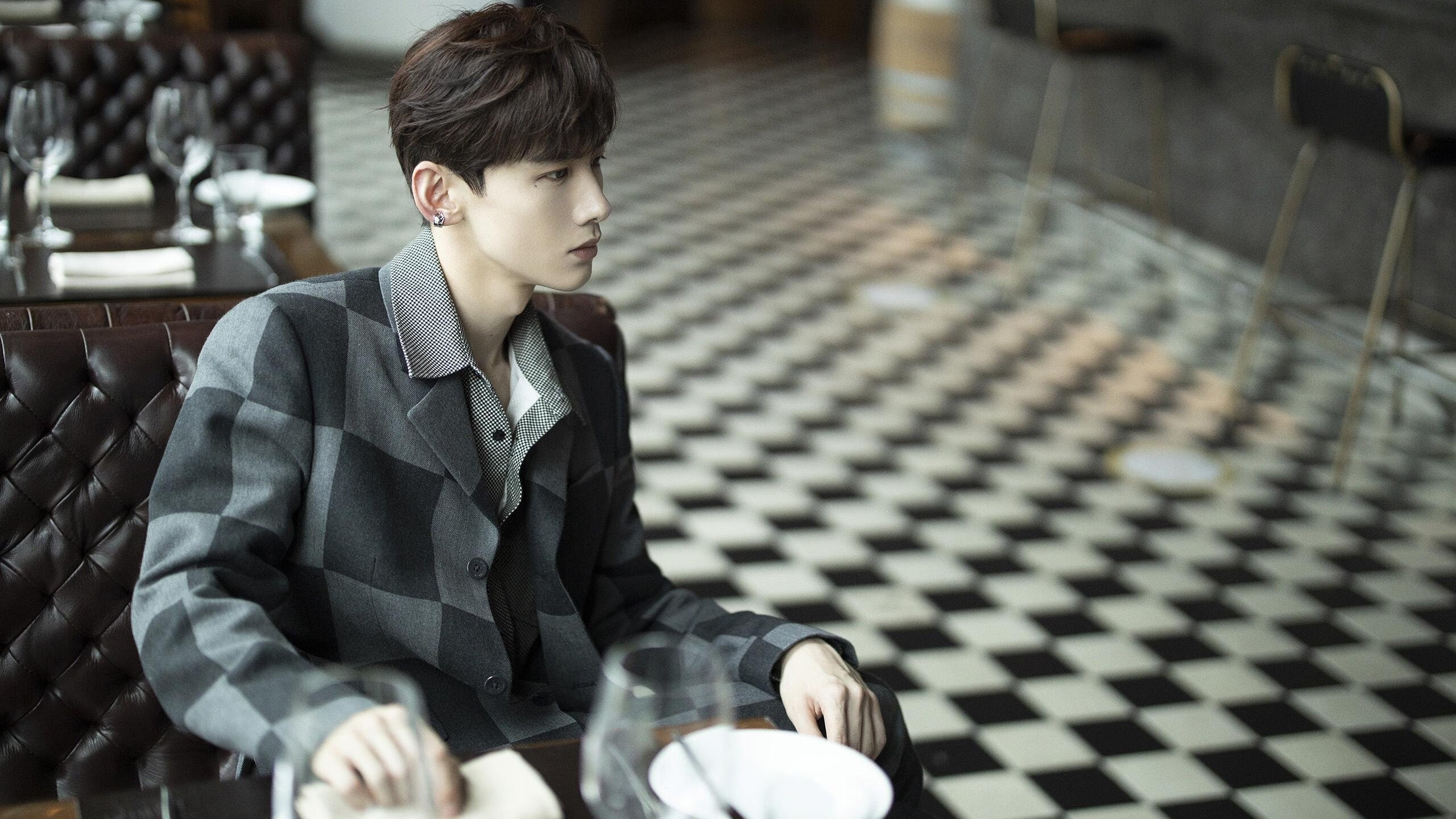 莱万存在感拉满，苏格兰战术压制，一场现代足球的战术博弈