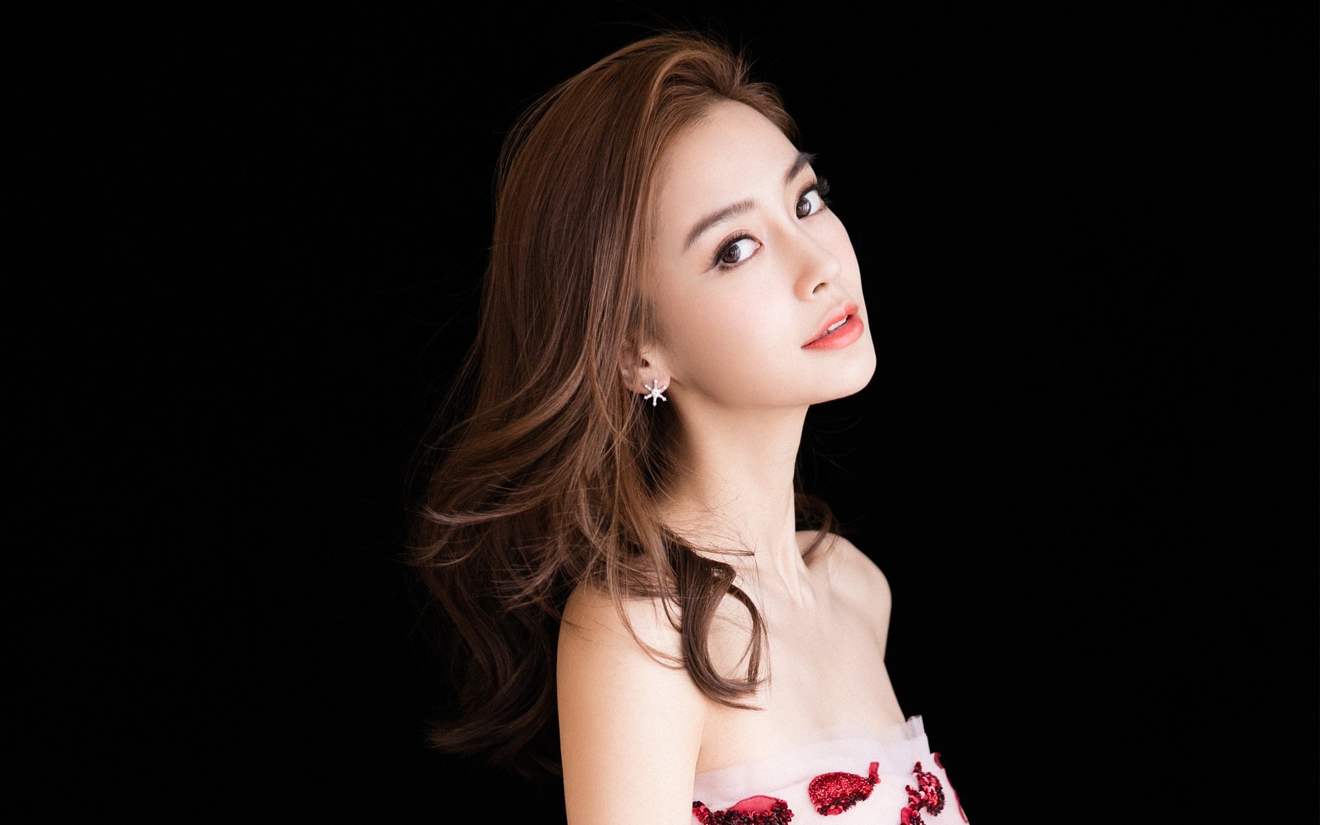 格纳布里里程碑之夜遭冰封,拉齐奥强行终结雷恩,欧冠舞台的残酷与荣光