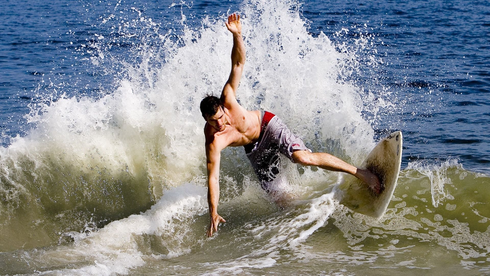 当孟菲斯咆哮遇见江南烟雨，布伦森的全程高能如何定义篮球的唯一性